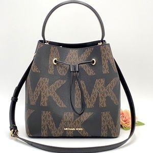 MICHAEL KORS SURI LARGE BUCKET MESSENGER BLACK BRW